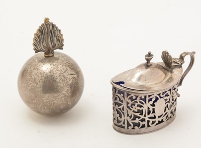 Lot 37 - A George VI silver table lighter