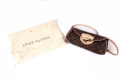 Lot 996 - A Louis Vuitton Beverly pochette