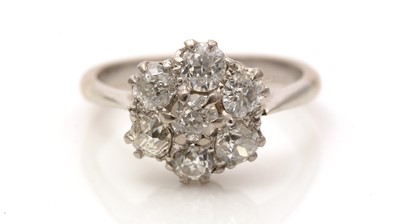 Lot 748 - A diamond cluster ring