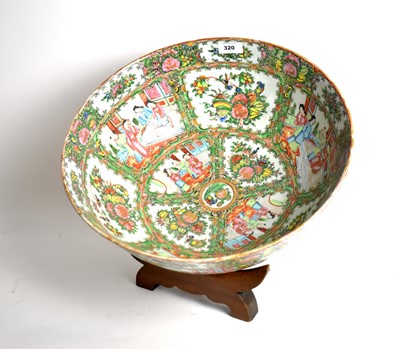 Lot 320 - A Chinese famille rose circular bowl