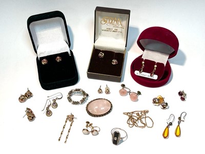 Lot 171 - A selection of gold and other earrings