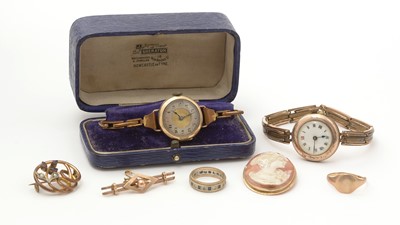 Lot 151 - A gold wristwatch and other jewellery
