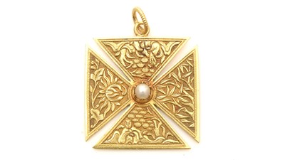 Lot 797 - A 19th Century Chinese gold cross pattern pendant by Lane Crawford & Co