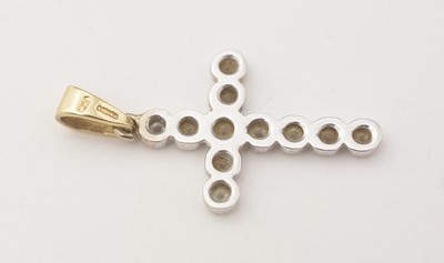 Lot 165 - A diamond crucifix pendant