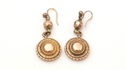 Lot 134 - A pair of Victorian yellow gold drop earrings