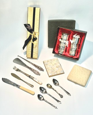 Lot 192 - A collection of silver and collectibles