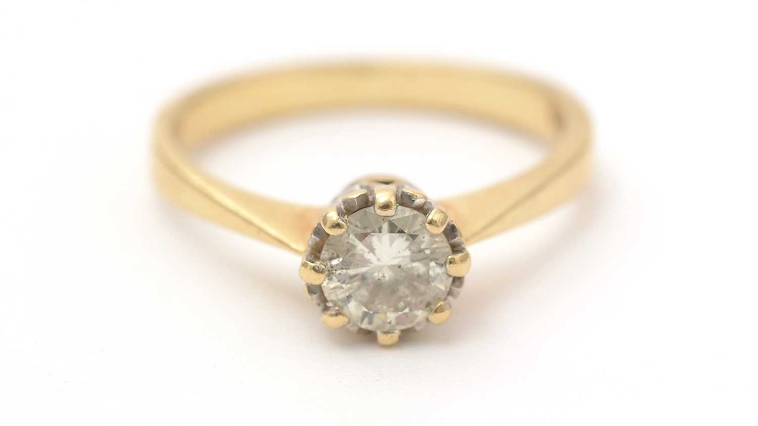 Lot 143 - A solitaire diamond ring