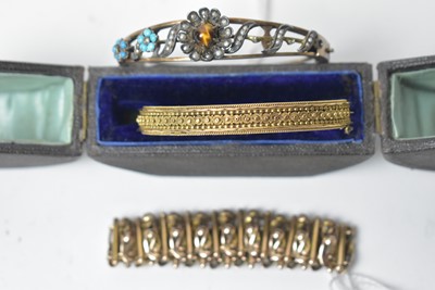 Lot 219 - A selection of 9ct gold and other jewellery