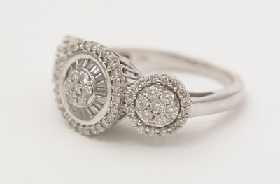 Lot 145 - An Art Deco style diamond dress ring
