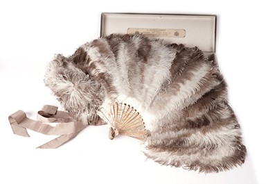 Lot 966 - A Belle Epoque ostrich feather fan retailed by Duvelleroy