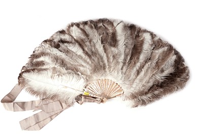 Lot 966 - A Belle Epoque ostrich feather fan retailed by Duvelleroy