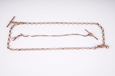 Lot 525 - Two 9ct yellow gold chains