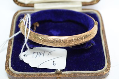 Lot 231 - A 9ct gold watch and gold jewellery