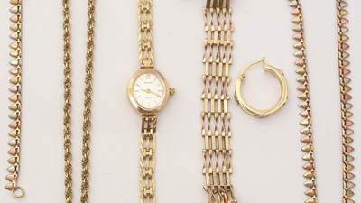 Lot 121 - A collection of gold jewellery