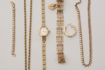 Lot 121 - A collection of gold jewellery