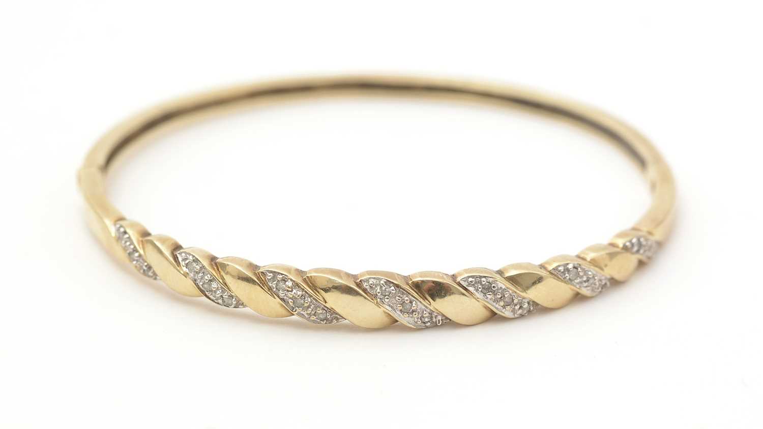 Lot 139 - A diamond and 9ct yellow gold bangle