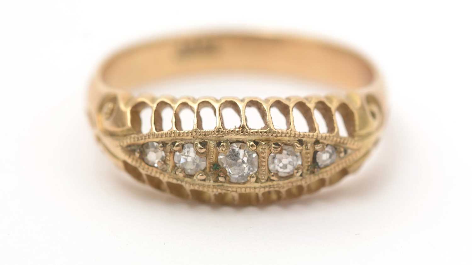 Lot 144 - A Victorian five stone diamond ring