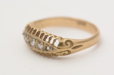 Lot 144 - A Victorian five stone diamond ring