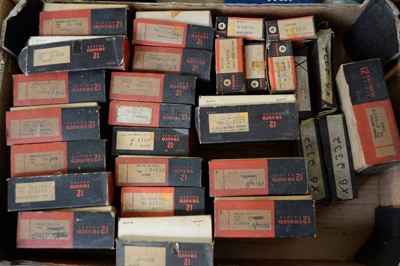 Lot 745 - Various valves