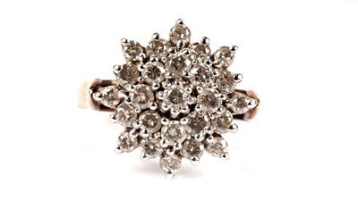 Lot 1186 - A diamond cluster ring