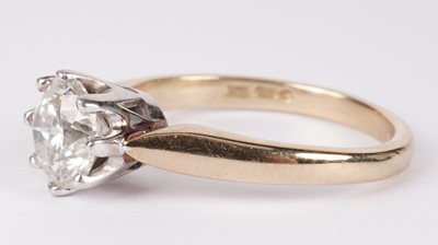 Lot 1190 - A single stone solitaire diamond ring