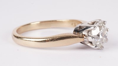 Lot 1190 - A single stone solitaire diamond ring