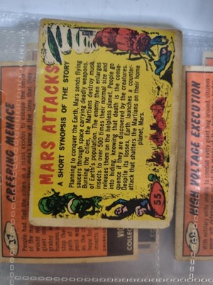 Lot 936 - A set of 55  vintage Mars Attacks trade cards - complete