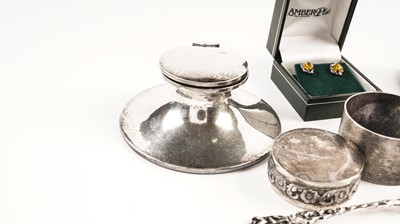 Lot 401 - Selection of silver and other items