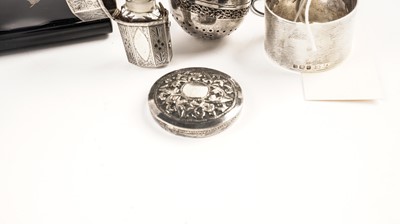 Lot 401 - Selection of silver and other items