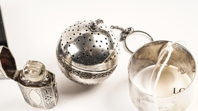 Lot 401 - Selection of silver and other items