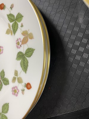 Lot 468 - A Wedgewood ‘Wild Strawberry’ pattern tea and coffee service