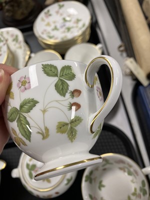Lot 468 - A Wedgewood ‘Wild Strawberry’ pattern tea and coffee service