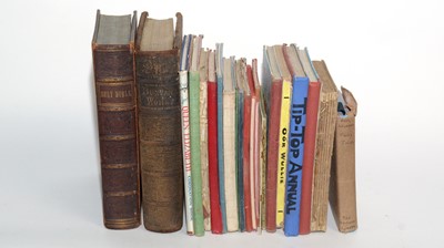 Lot 853 - A collection of hardback books and annuals
