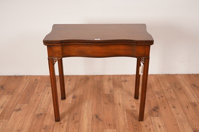 Lot 31 - Kittinger & Buffalo: A Georgian-style mahogany serpentine fronted tea table