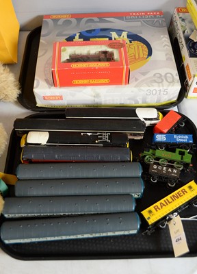 Lot 494 - Hornby 00 gauge LNER train pack and a selection of other model railway