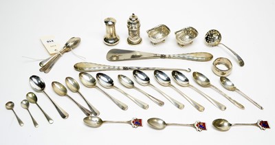 Lot 210 - A selection of silver items