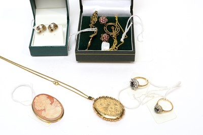 Lot 261 - A selection of gold jewellery
