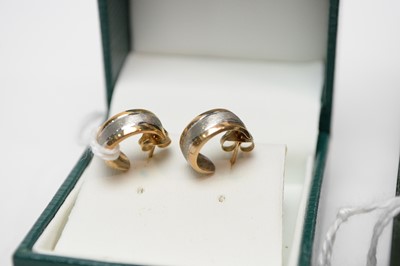 Lot 261 - A selection of gold jewellery