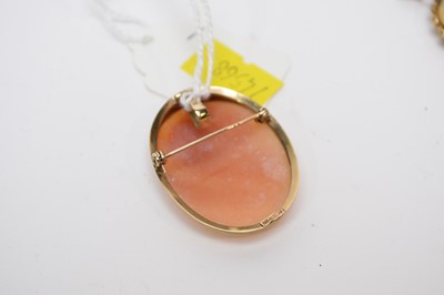 Lot 261 - A selection of gold jewellery