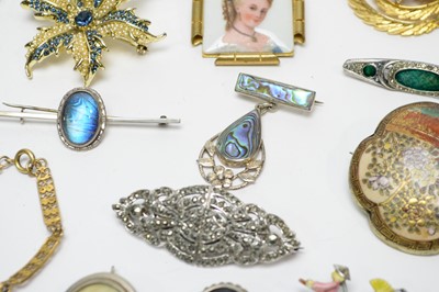 Lot 273 - A collection of silver and costume jewellery