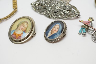 Lot 273 - A collection of silver and costume jewellery