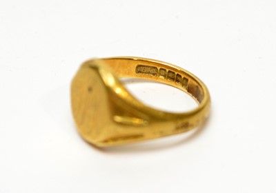 Lot 276 - A gold signet ring; and other jewellery