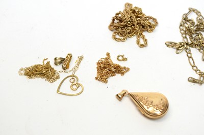 Lot 130 - A selection of gold and other jewellery