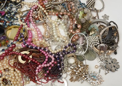 Lot 448 - Collection of costume jewellery