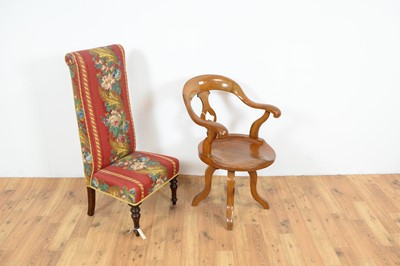 Lot 52 - A 20th Century swivel action oak Captains chair with a decorative prie dieu chair