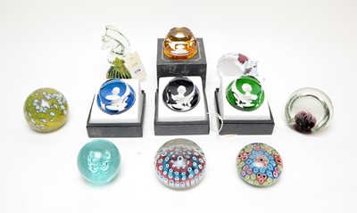 Lot 176 - Collection of paperweights