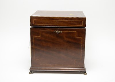Lot 135 - An Edwardian walnut and banded decanter box