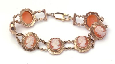 Lot 471 - A carved shell cameo and 9ct yellow gold bracelet