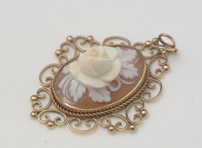 Lot 472 - A selection of carved shell cameo jewellery