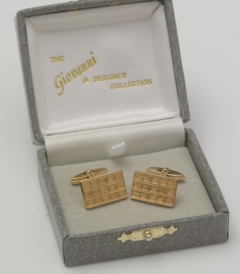 Lot 473 - A pair of 9ct yellow gold cufflinks